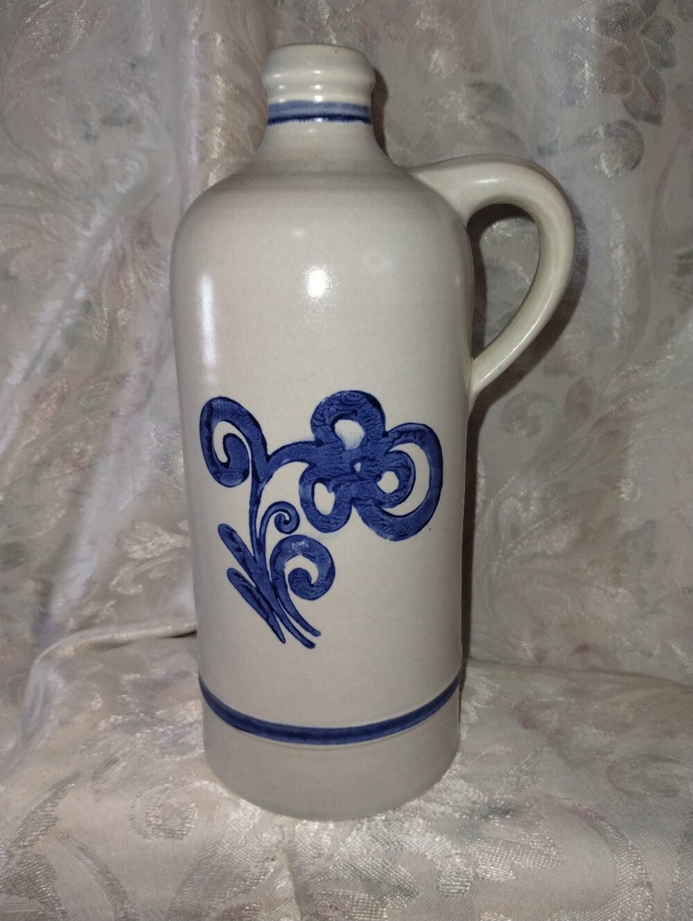 Pfaltzgraff Yorktowne Stoneware Jug – Classic Cobalt Blue Floral Pattern Crock